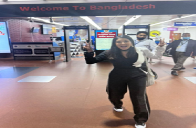 জনপ্রিয় তারকা সানি লিওন এখন ঢাকায়!